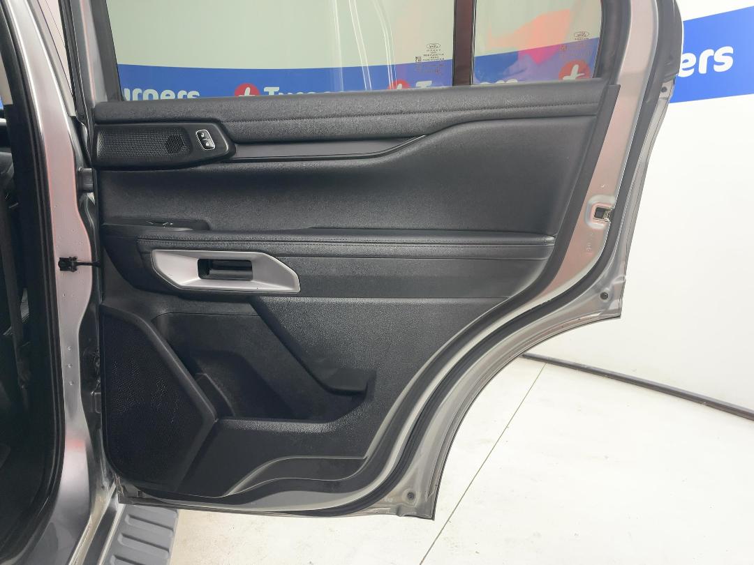 Photo '19' of Ford Everest