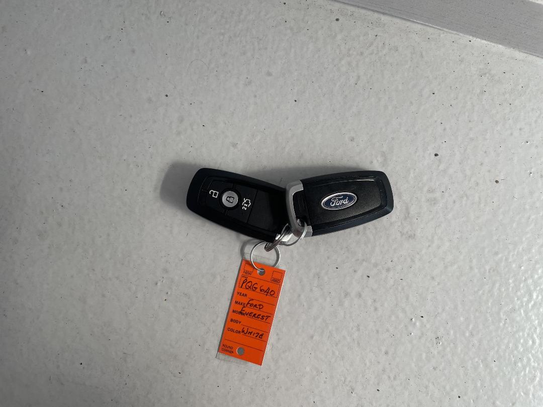 Photo '22' of Ford Everest