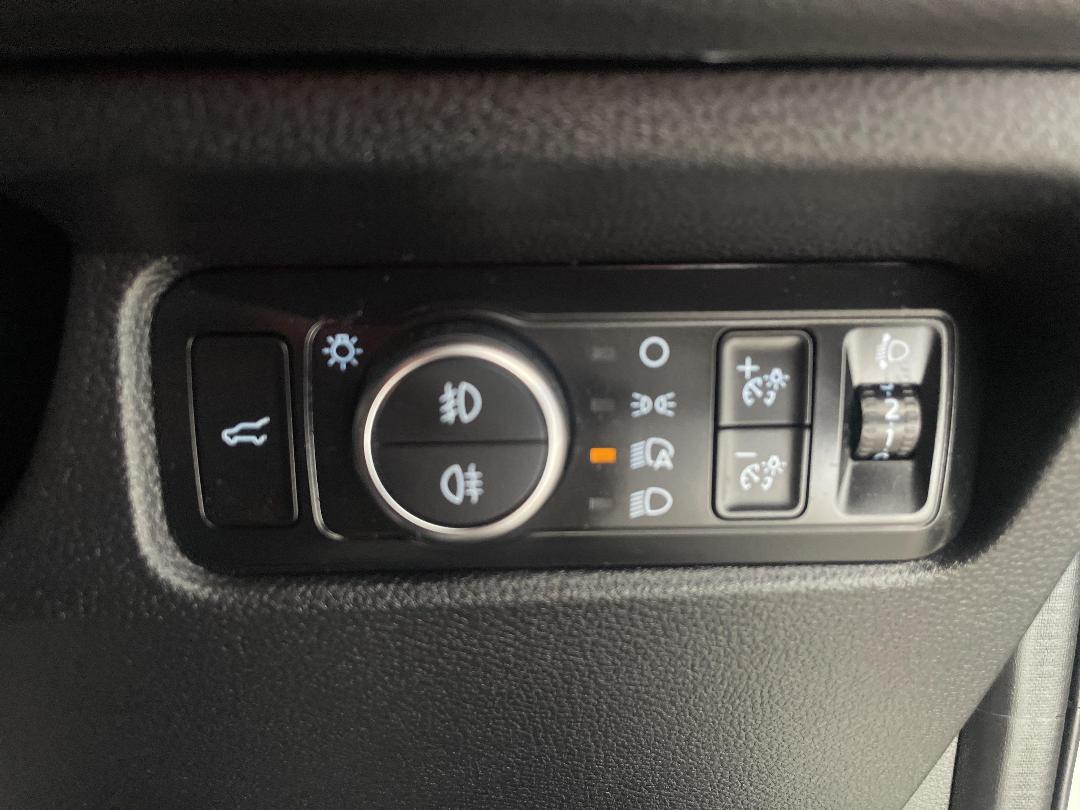 Photo '24' of Ford Everest