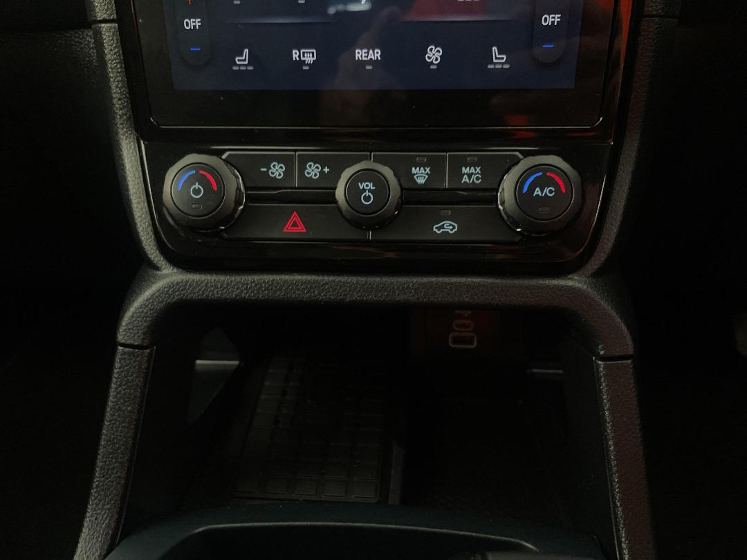 Photo '29' of Ford Everest