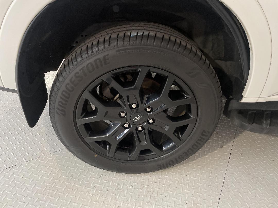 Photo '12' of Ford Everest