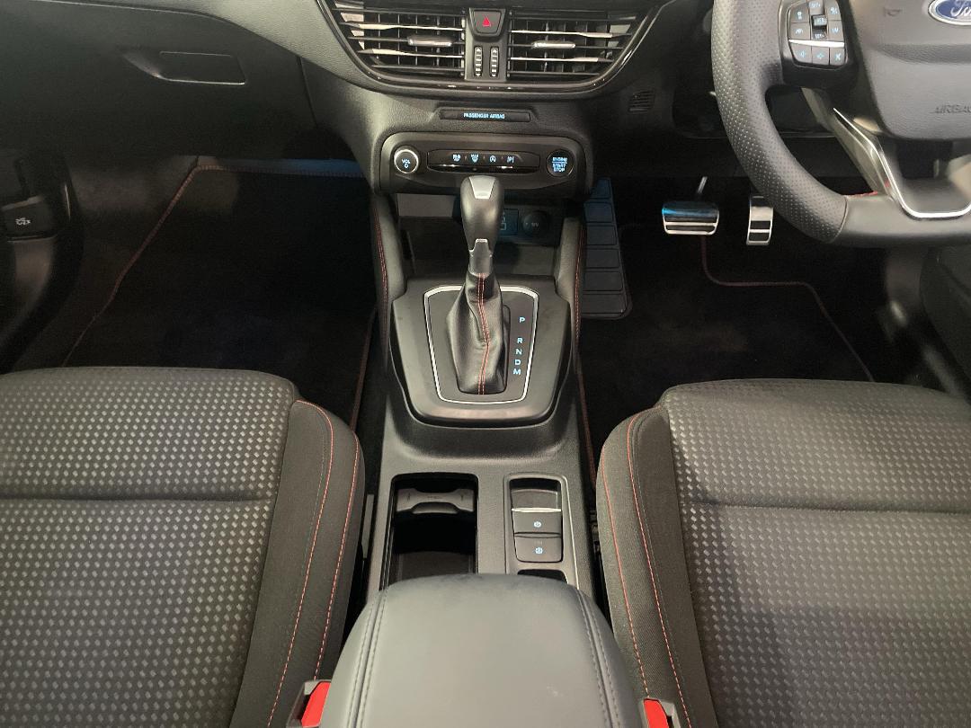 Photo '18' of Ford Focus