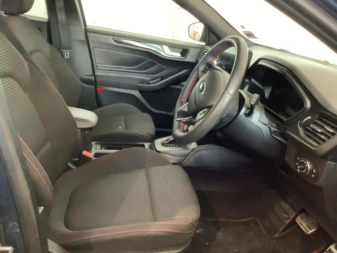 Photo '8' of Ford Focus ST-Line X