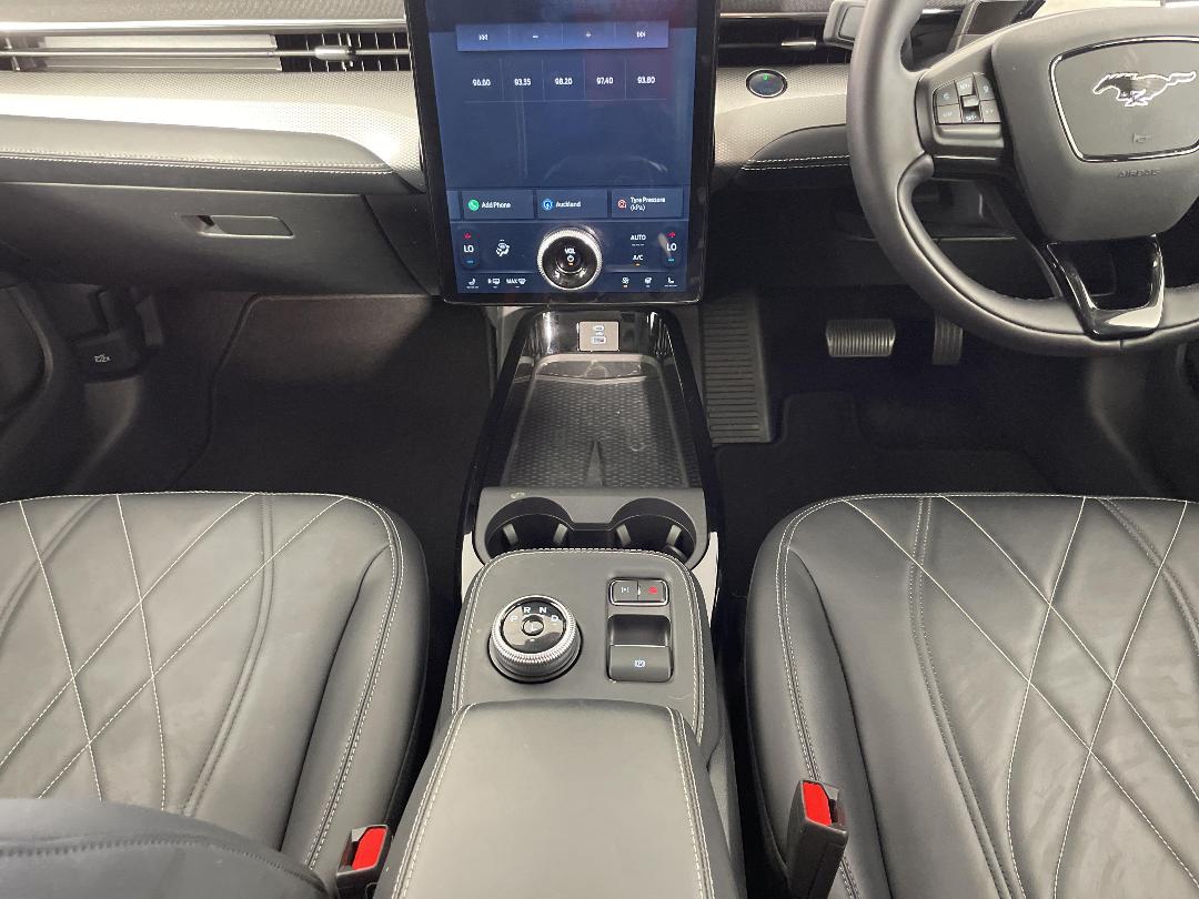 Photo '18' of Ford Mustang Mach-E