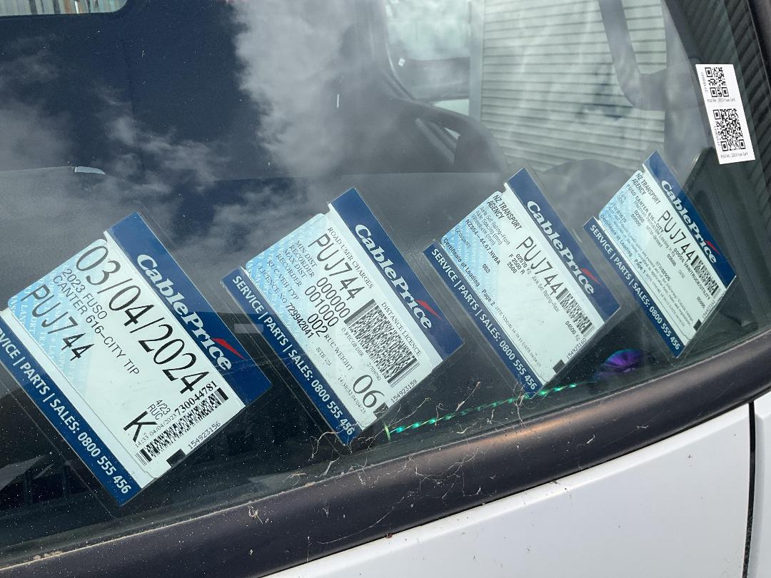 Photo '10' of Fuso Canter 616 - City Tipper