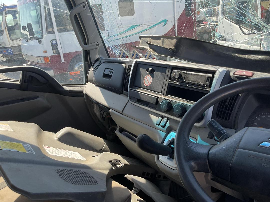 Photo '22' of Fuso Canter 616-City-TIP FEA61BR3Sfac(T) Flat Deck Photo '22' of Fuso Canter 616-City-TIP FEA61BR3Sfac(T) Flat Deck