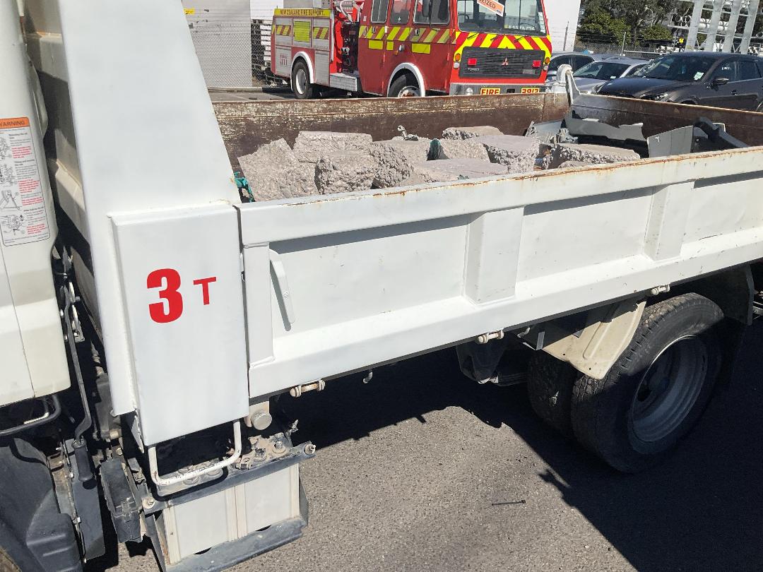 Photo '15' of Fuso Canter 616-City-TIP FEA61BR3Sfac(T) Flat Deck Photo '15' of Fuso Canter 616-City-TIP FEA61BR3Sfac(T) Flat Deck