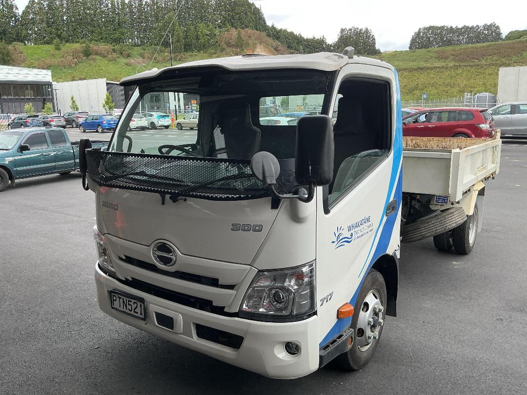 Photo '32' of Hino 300 XZU710R Tipper