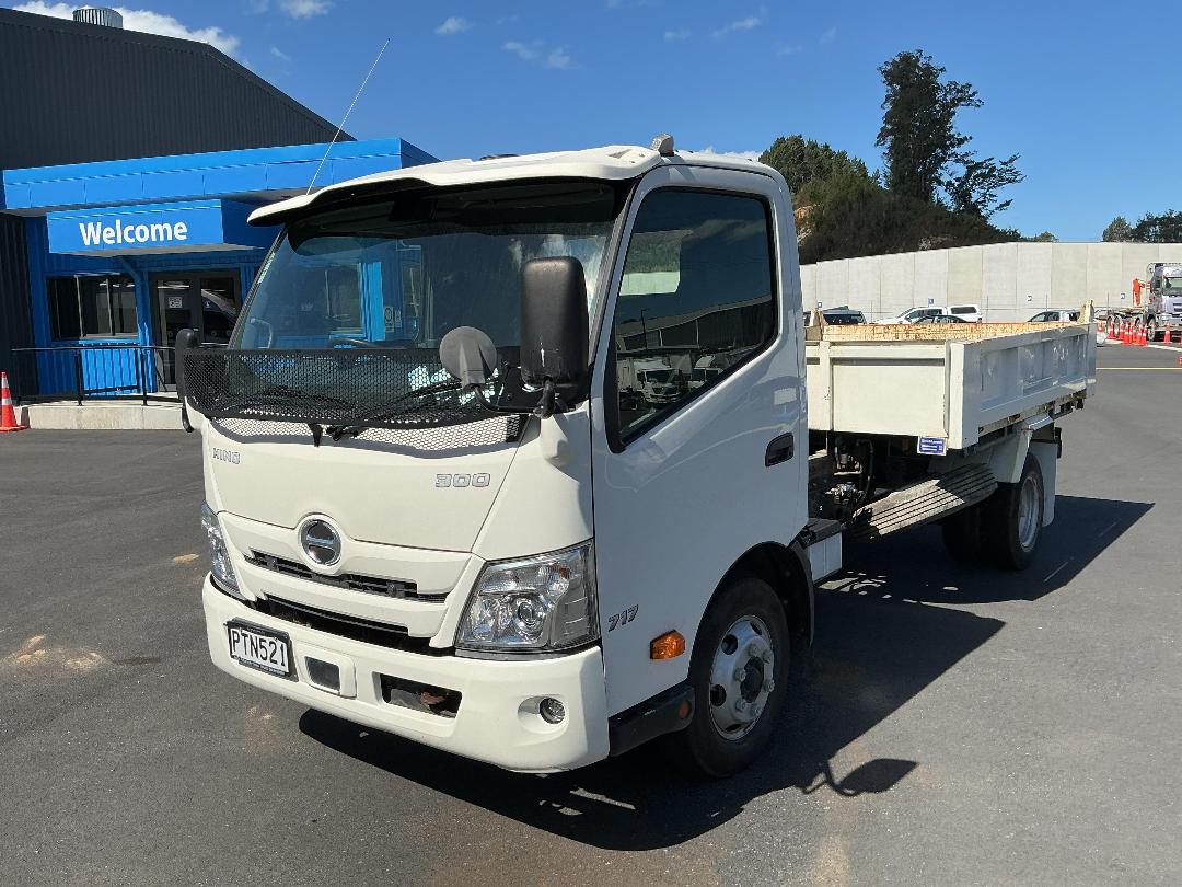 Photo '9' of Hino 300 XZU710R Tipper