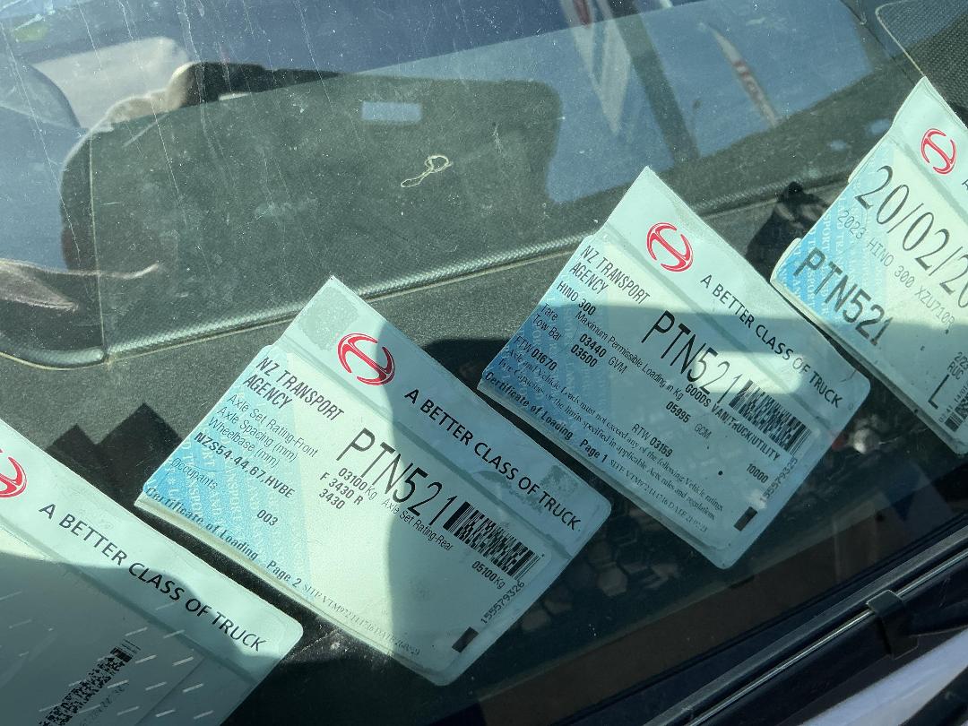 Photo '19' of Hino 300 XZU710R Tipper