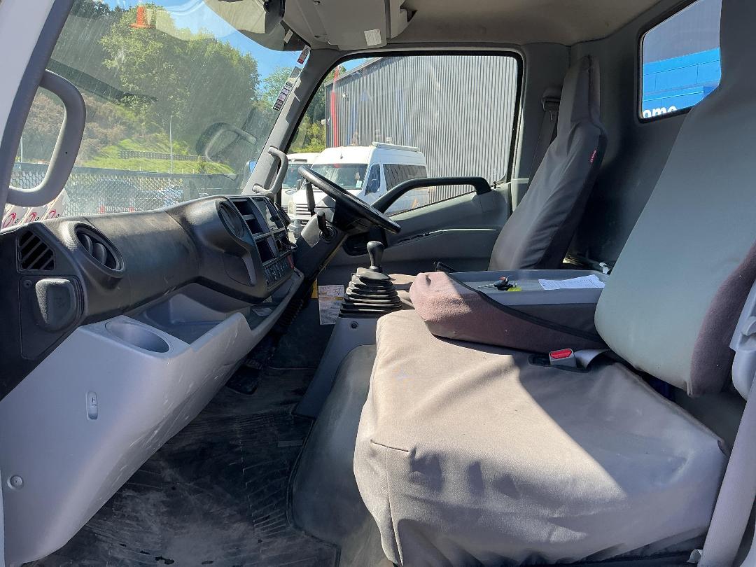 Photo '15' of Hino 300 XZU710R Tipper