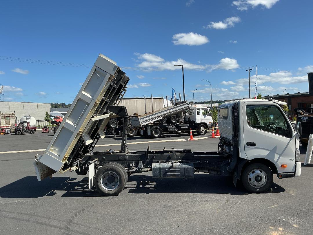 Photo '12' of Hino 300 XZU710R Tipper