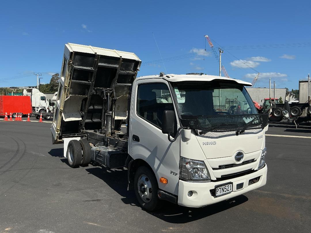Photo '11' of Hino 300 XZU710R Tipper