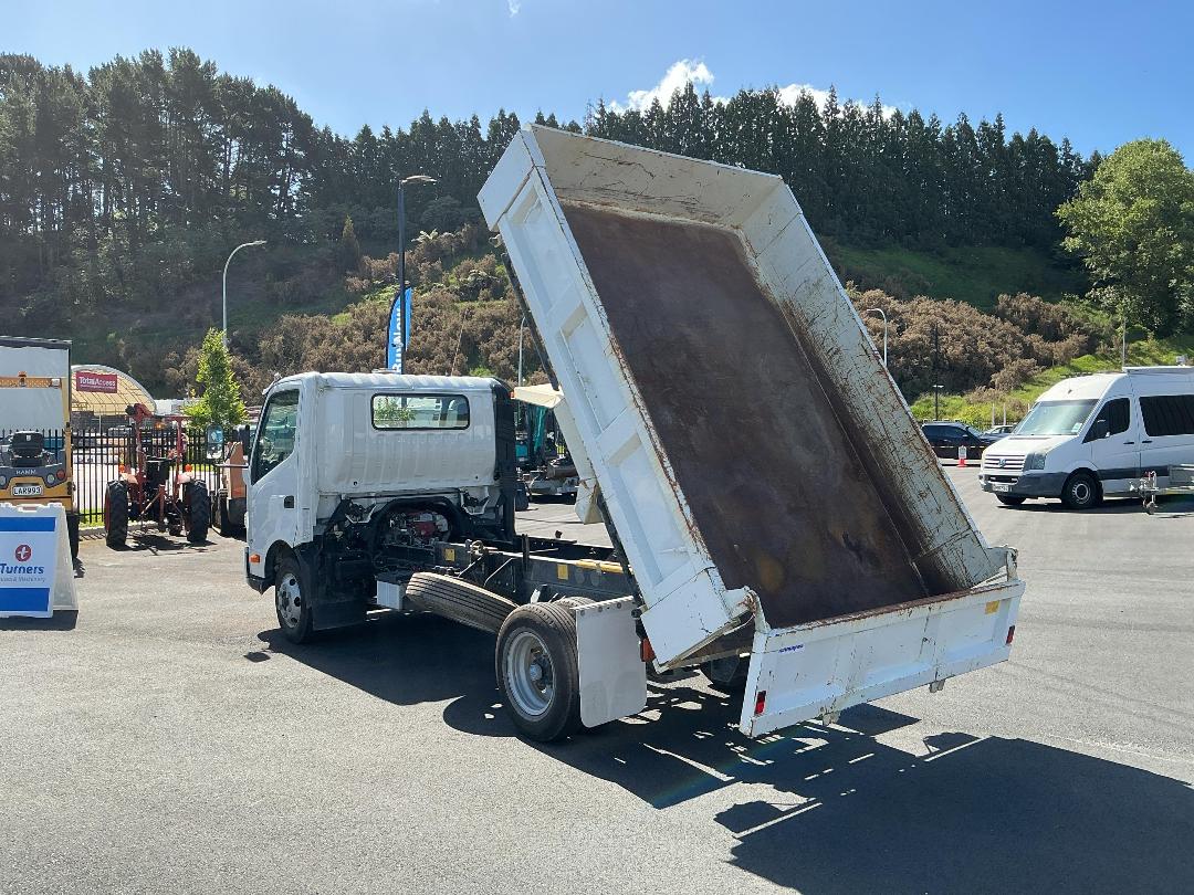 Photo '13' of Hino 300 XZU710R Tipper