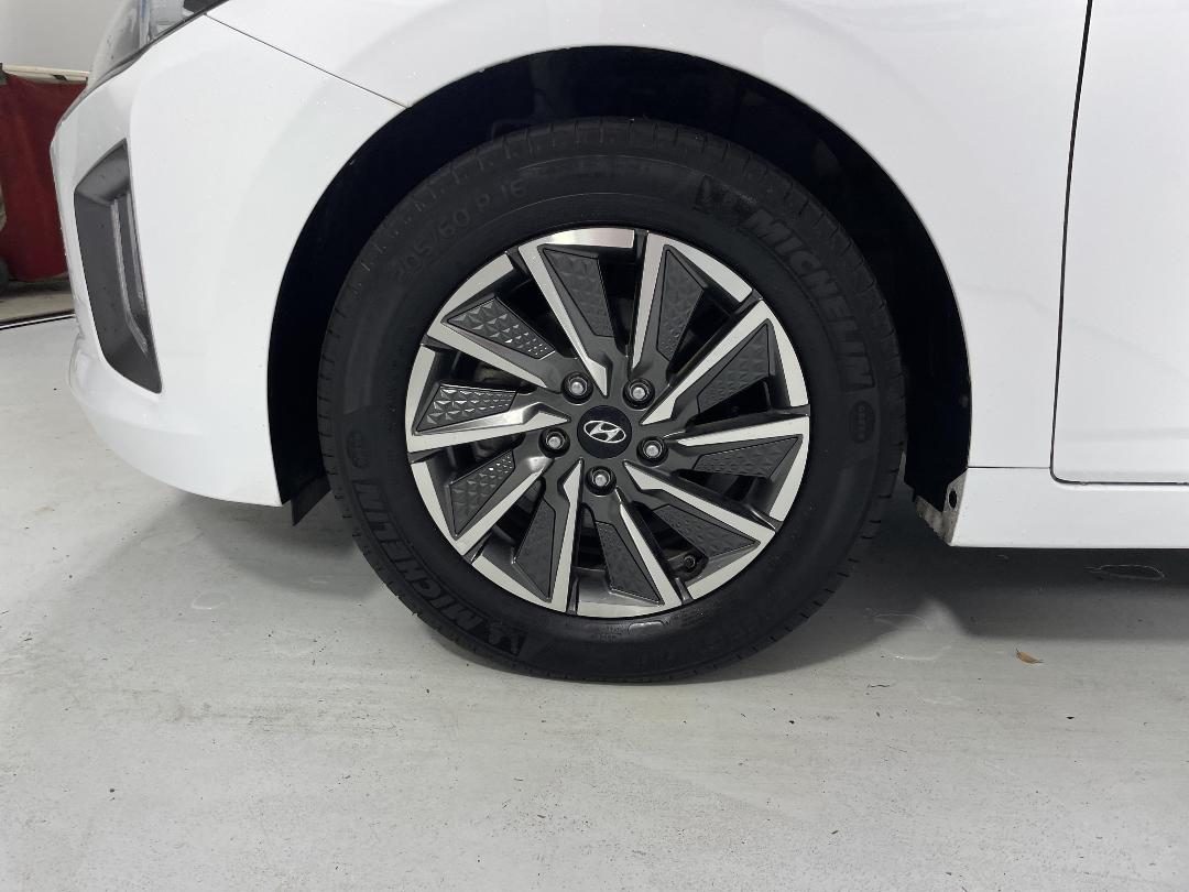 Photo '10' of Hyundai Ioniq