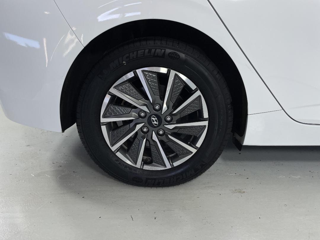 Photo '12' of Hyundai Ioniq