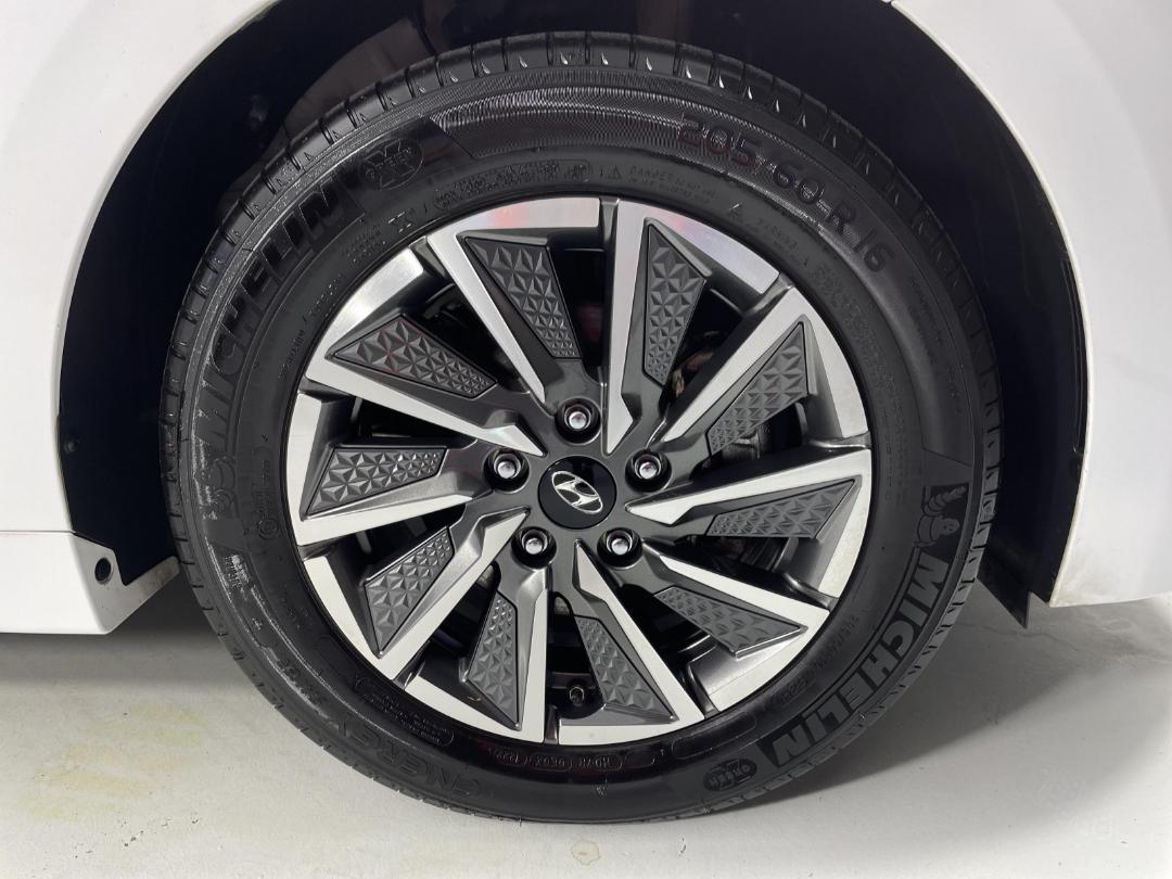 Photo '9' of Hyundai Ioniq