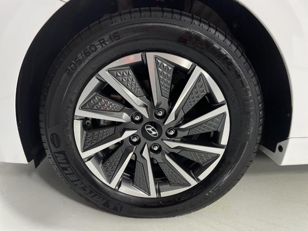 Photo '10' of Hyundai Ioniq