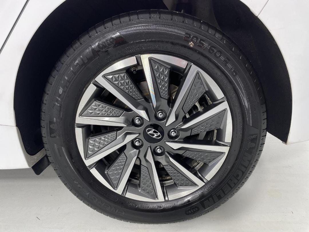 Photo '11' of Hyundai Ioniq