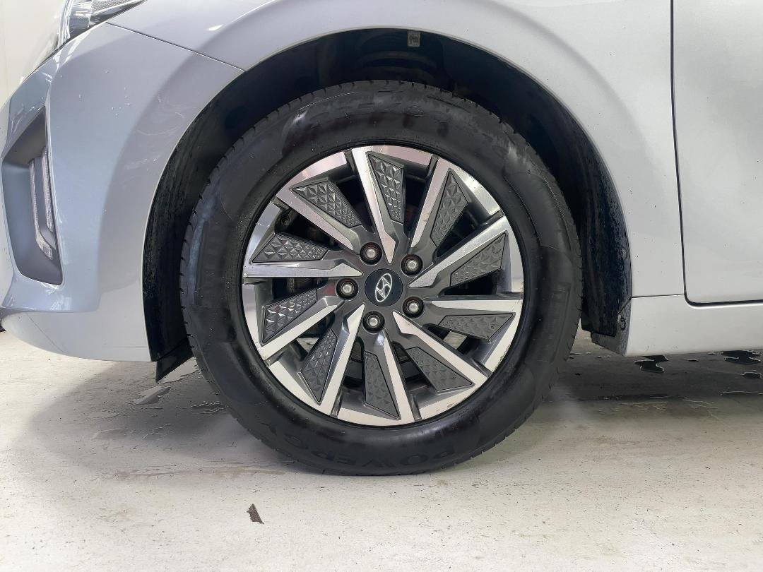 Photo '10' of Hyundai Ioniq