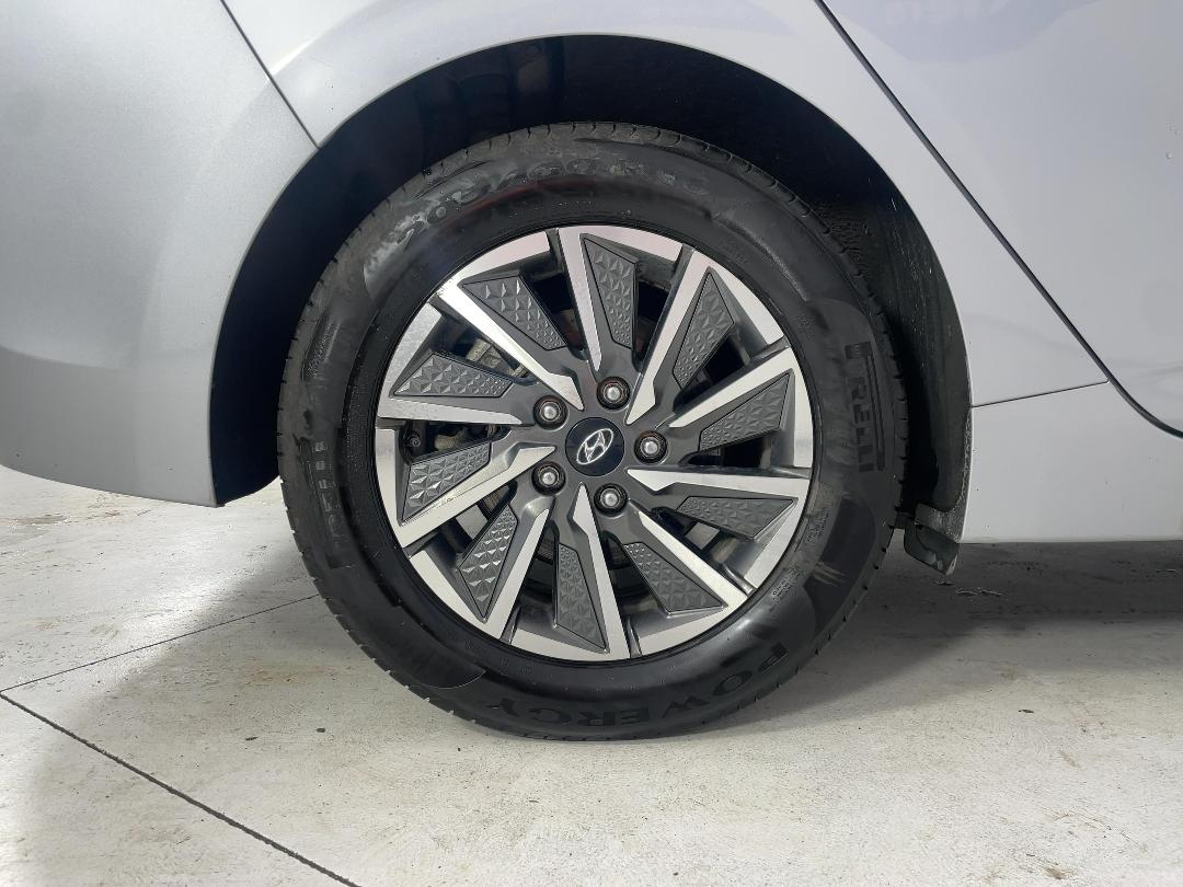 Photo '12' of Hyundai Ioniq