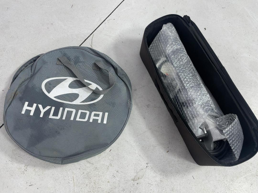 Photo '23' of Hyundai Ioniq