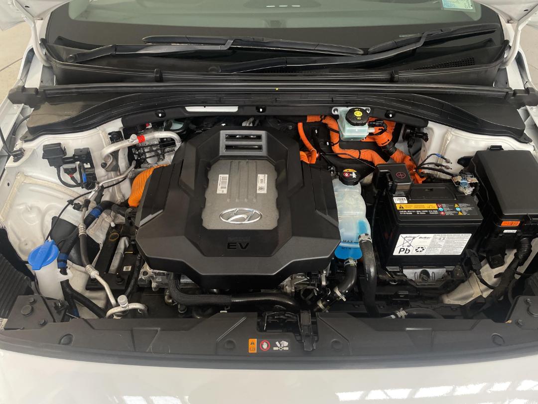 Photo '13' of Hyundai Ioniq Photo '13' of Hyundai Ioniq