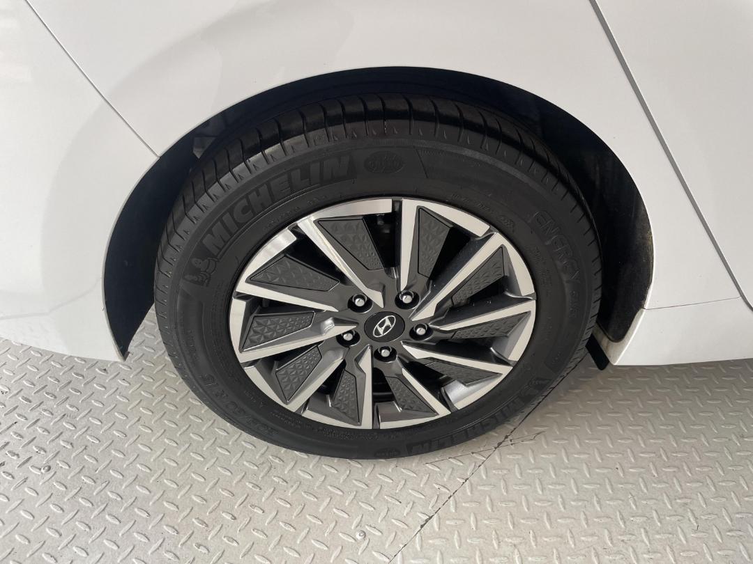 Photo '12' of Hyundai Ioniq Photo '12' of Hyundai Ioniq