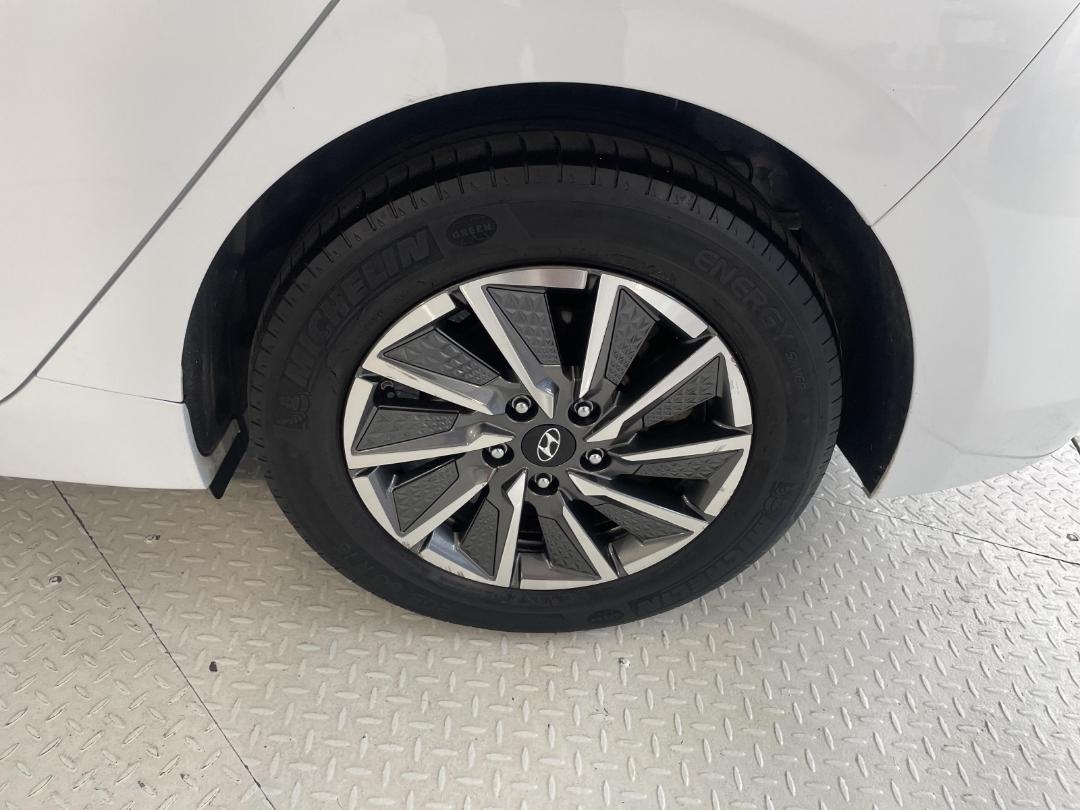 Photo '11' of Hyundai Ioniq Photo '11' of Hyundai Ioniq