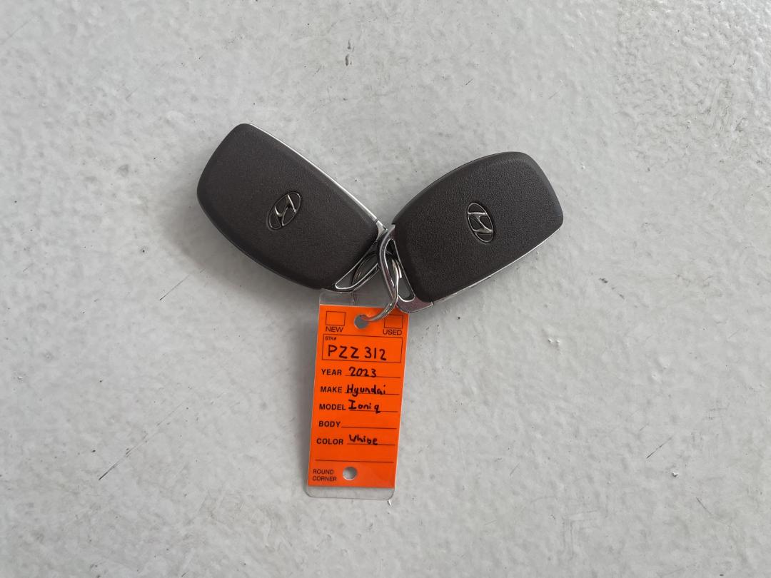 Photo '22' of Hyundai Ioniq Photo '22' of Hyundai Ioniq