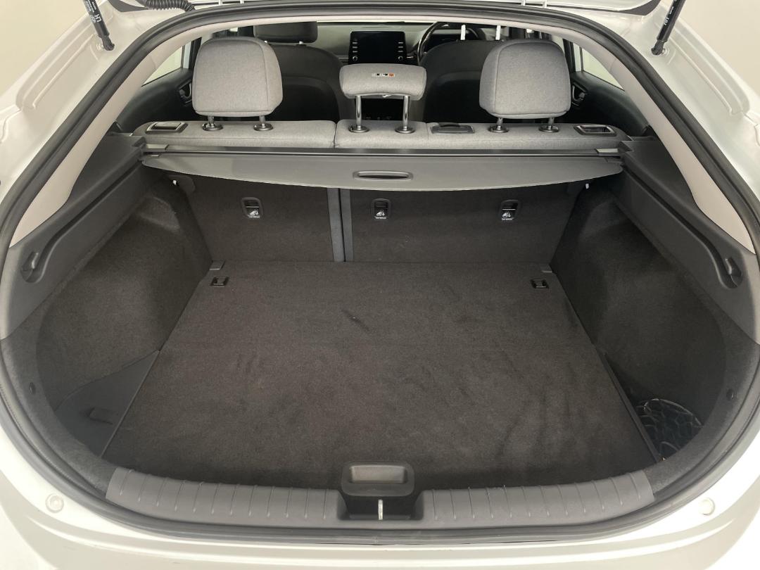 Photo '14' of Hyundai Ioniq Photo '14' of Hyundai Ioniq