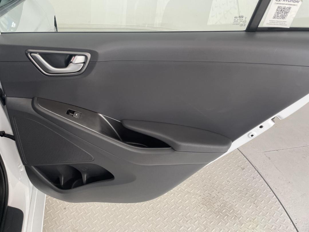 Photo '19' of Hyundai Ioniq Photo '19' of Hyundai Ioniq
