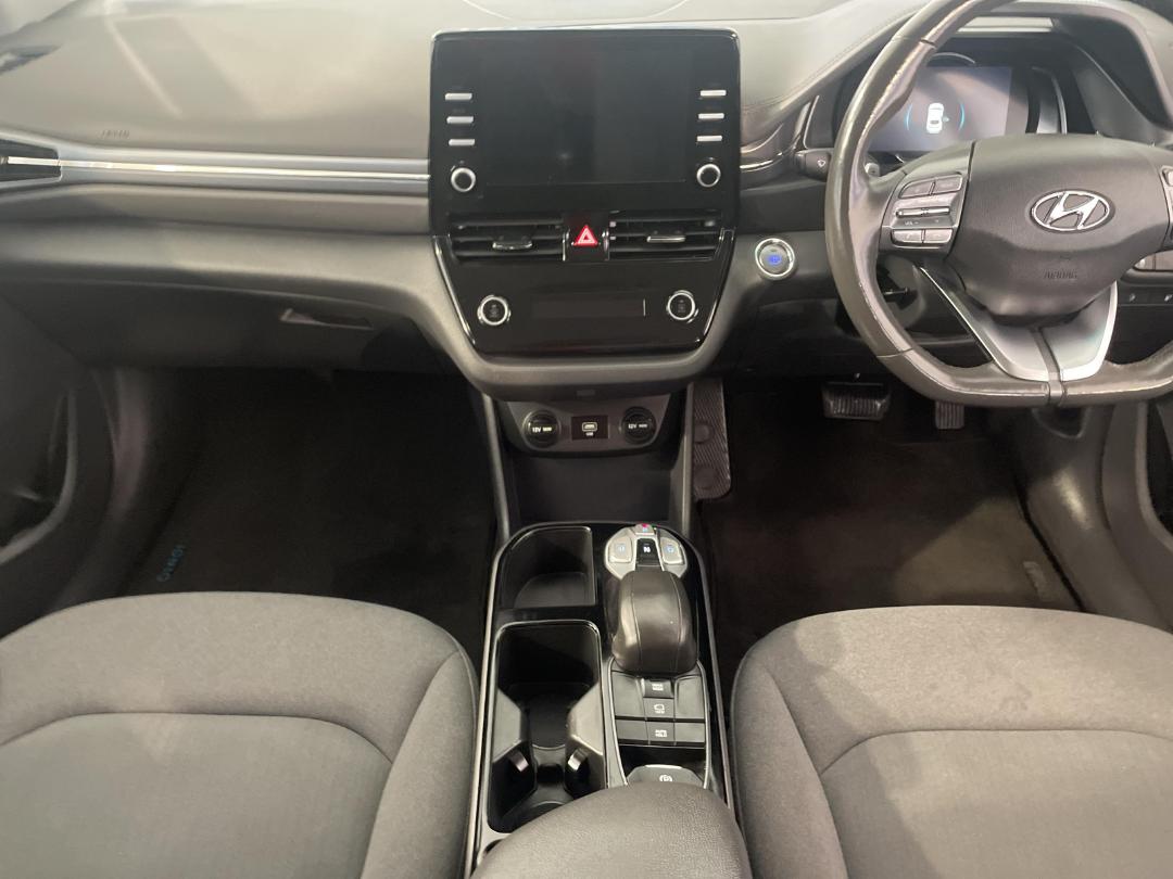 Photo '18' of Hyundai Ioniq Photo '18' of Hyundai Ioniq