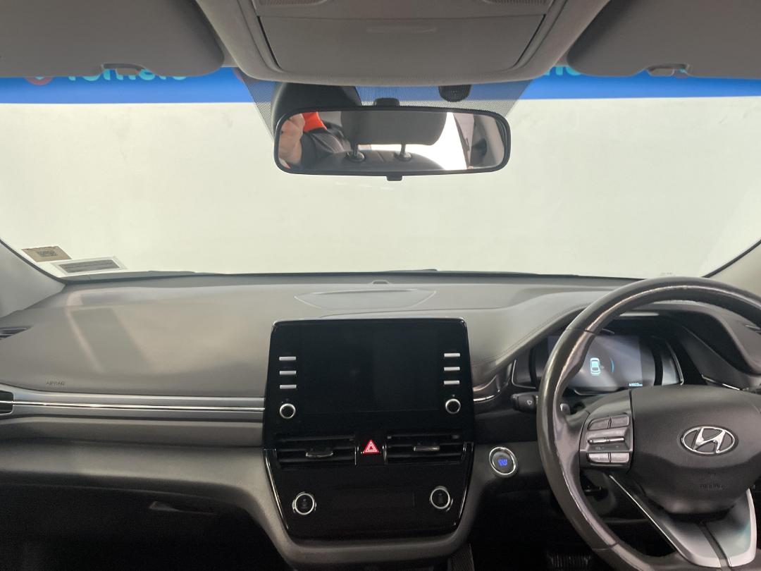 Photo '17' of Hyundai Ioniq Photo '17' of Hyundai Ioniq