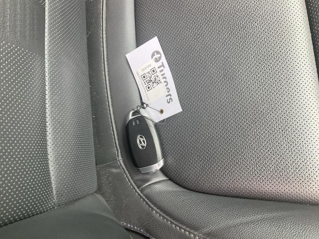 Photo '10' of Hyundai Kona EV Photo '10' of Hyundai Kona EV