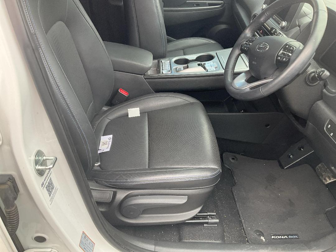 Photo '13' of Hyundai Kona EV Photo '13' of Hyundai Kona EV