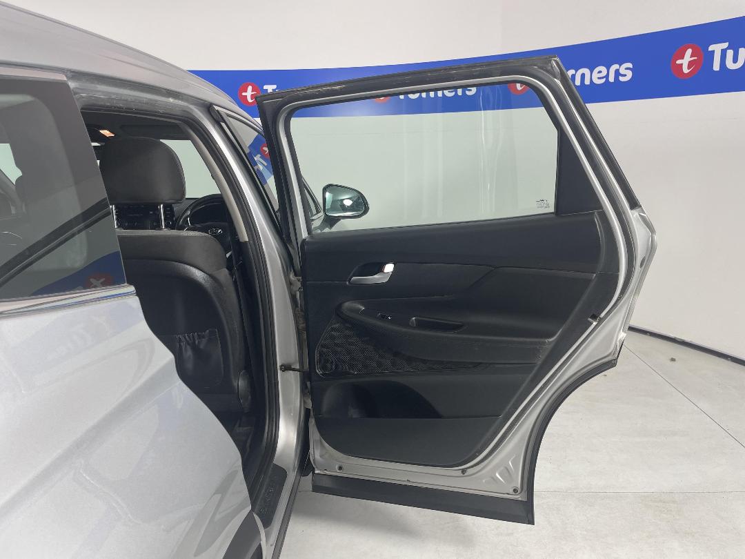 Photo '19' of Hyundai Santa FE