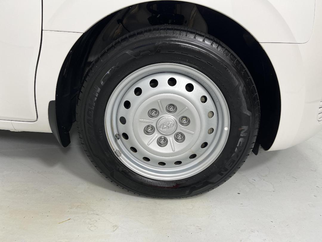 Photo '9' of Hyundai Staria Load