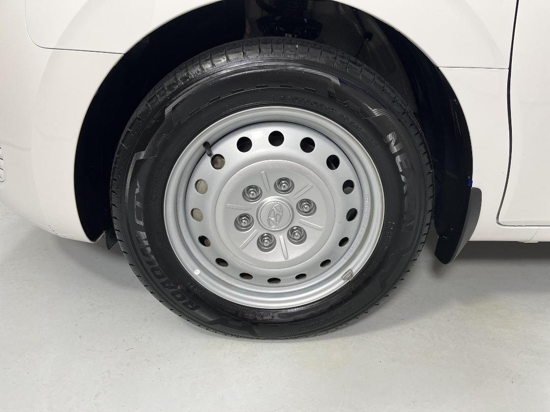 Photo '10' of Hyundai Staria Load