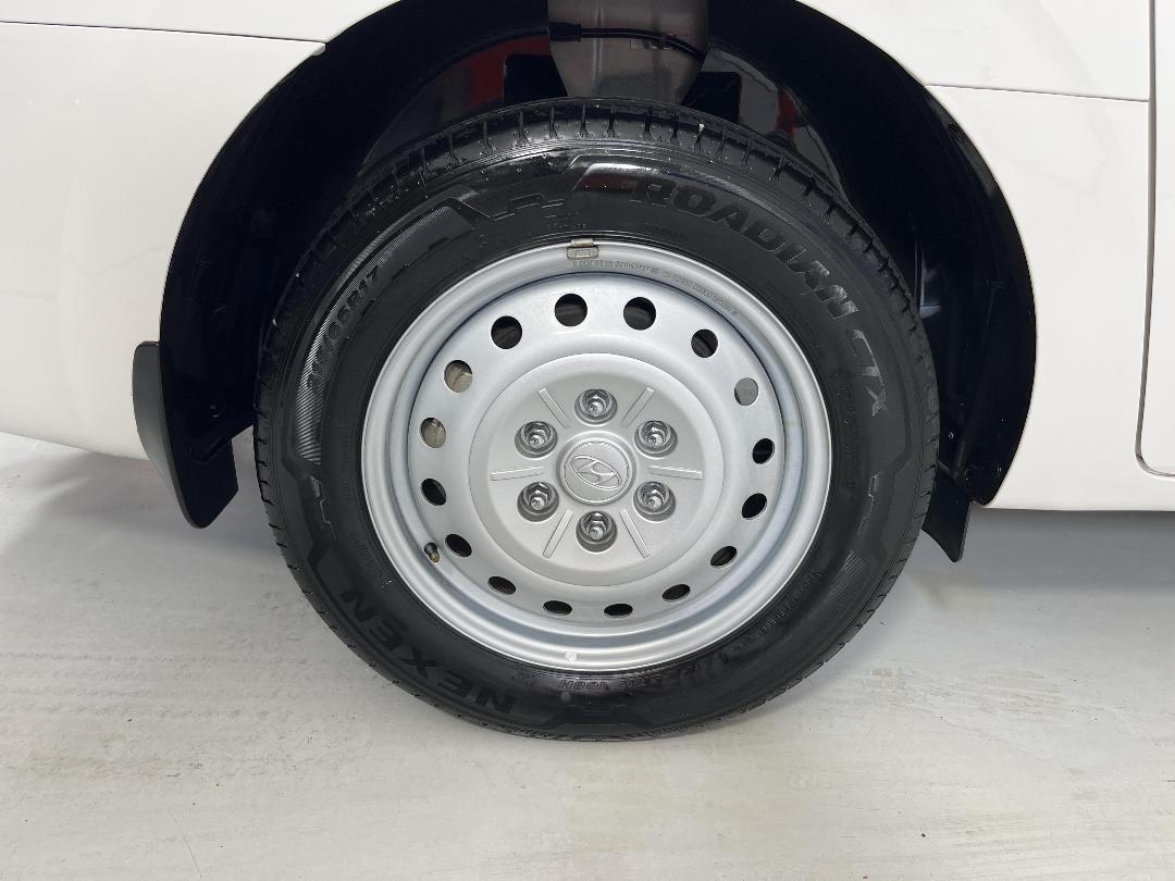 Photo '12' of Hyundai Staria Load