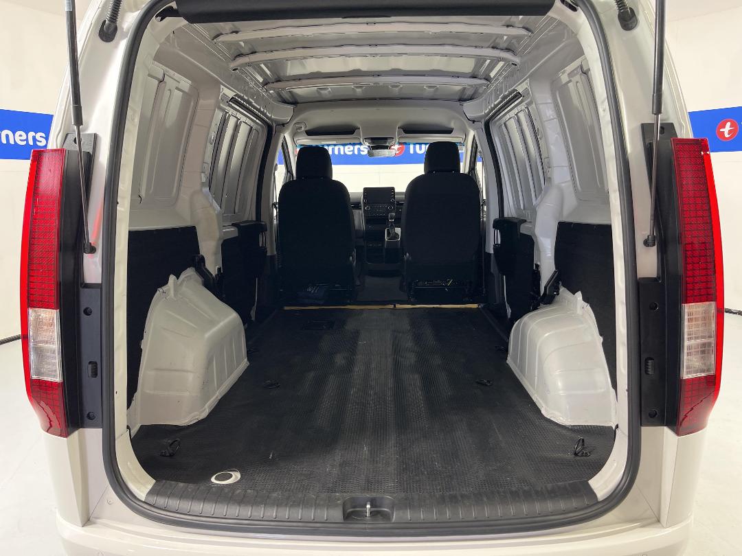 Photo '14' of Hyundai Staria Load