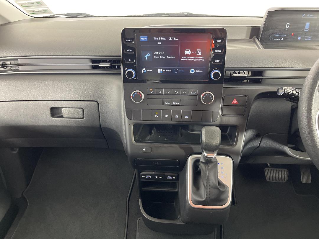 Photo '18' of Hyundai Staria Load