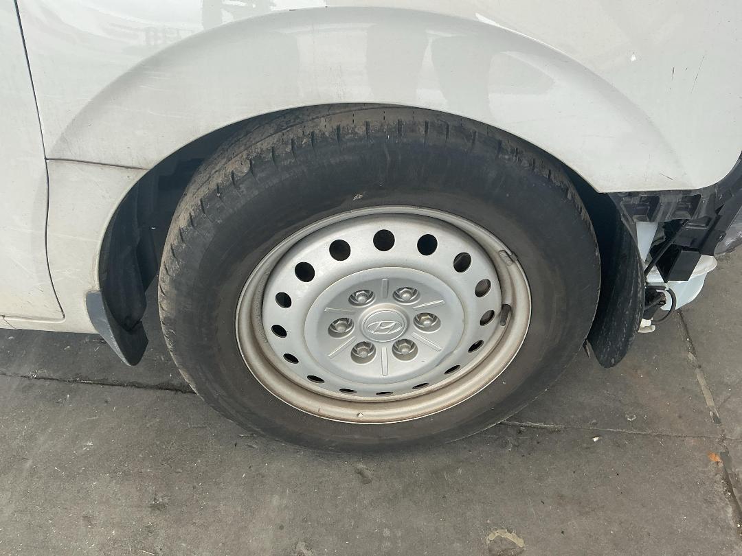 Photo '10' of Hyundai Staria Load