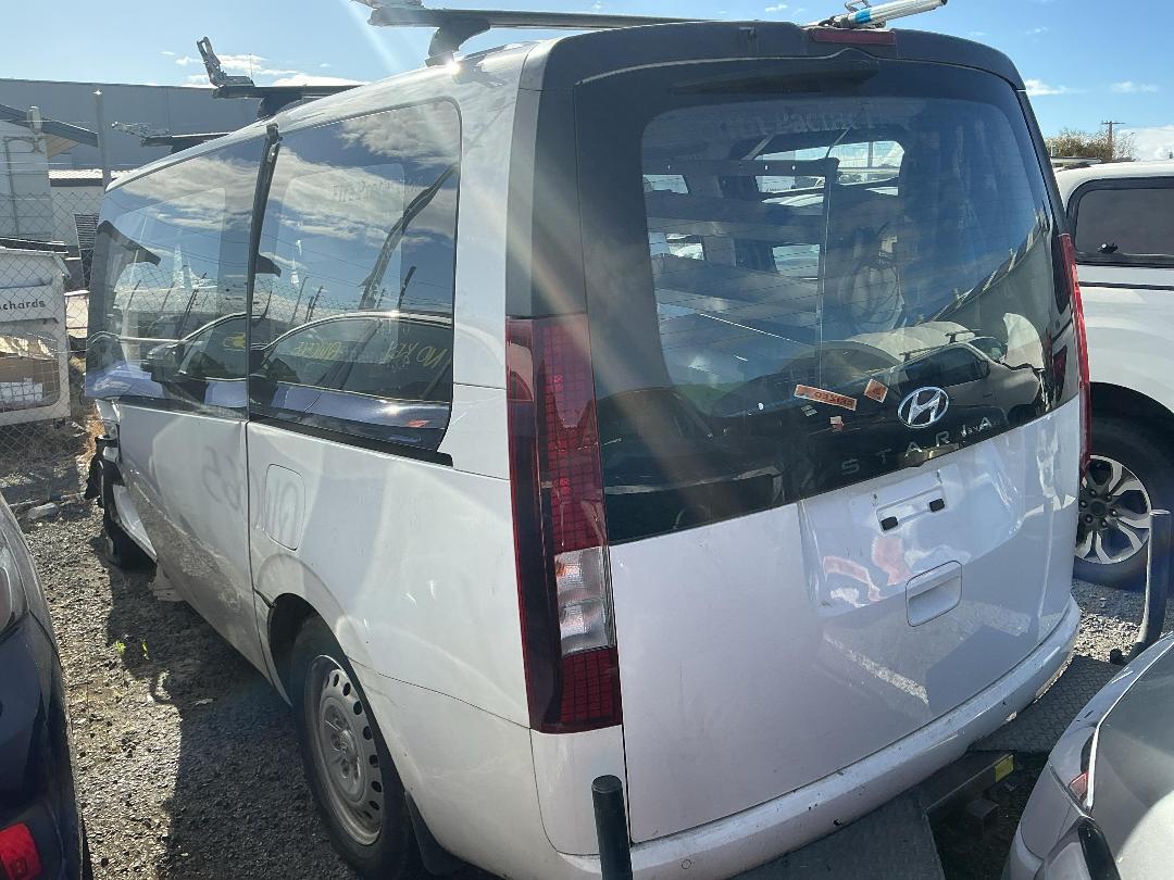 Photo '7' of Hyundai Staria Load