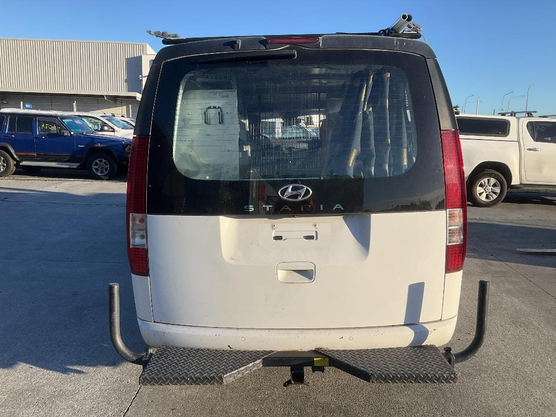 Photo '8' of Hyundai Staria Load