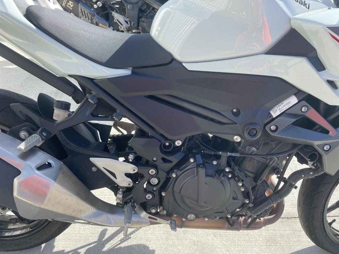 Photo '13' of Kawasaki ER 400DN Photo '13' of Kawasaki ER 400DN