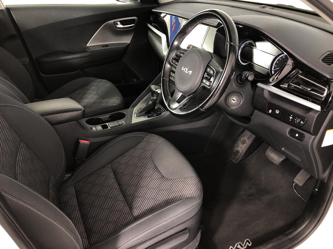 Photo '16' of KIA Niro Plus