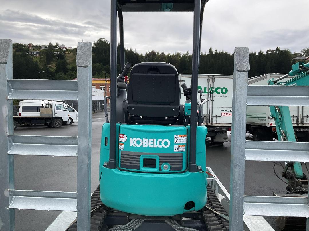 Photo '5' of Kobelco SK17SR ON Trailer Excavator Photo '5' of Kobelco SK17SR ON Trailer Excavator