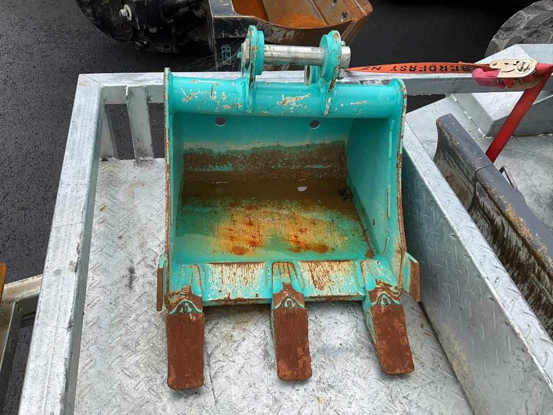 Photo '11' of Kobelco SK17SR ON Trailer Excavator Photo '11' of Kobelco SK17SR ON Trailer Excavator