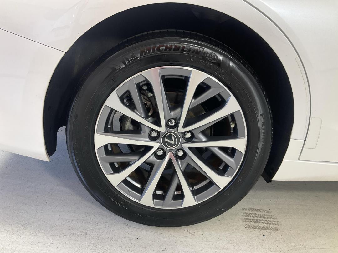 Photo '12' of Lexus ES300H Photo '12' of Lexus ES300H